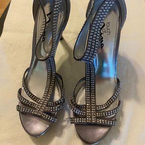 TOUCH OF NINA SILVER HEEL STILLETTO WITH RHINESTONES SIZE 8.5